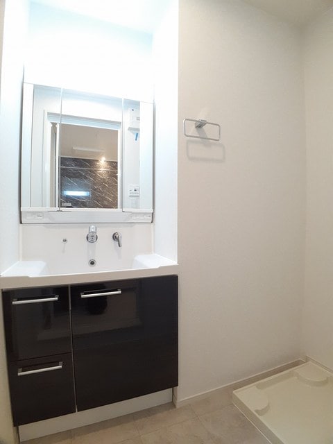  阪和線・羽衣線/紀伊駅 バス9分山村（和歌山県）下車:停歩6分 1階 築1年