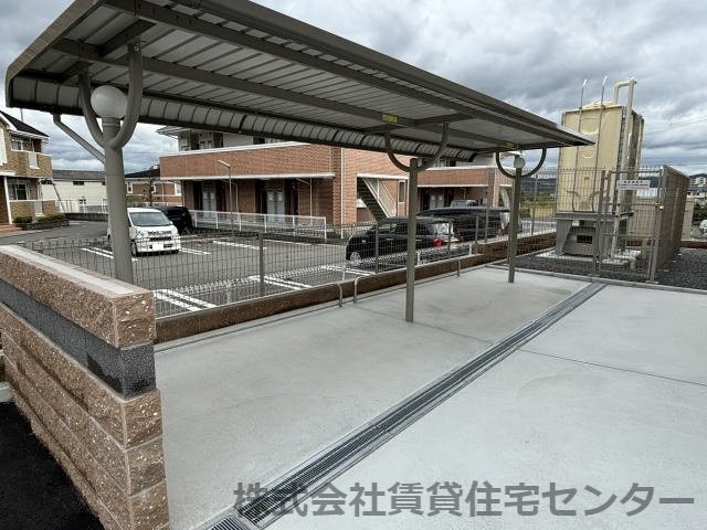  阪和線・羽衣線/紀伊駅 バス9分山村（和歌山県）下車:停歩6分 1階 築1年
