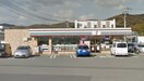 セブンイレブン岩出新田広芝店様(コンビニ)まで419m グリーンフル湯峯