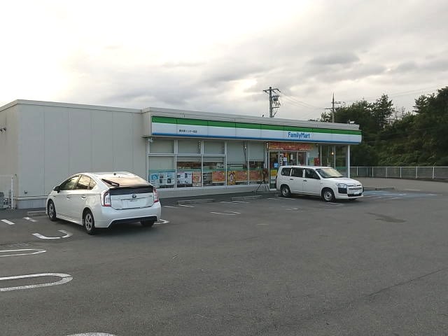 ファミリーマート 橋本東インター前店様(コンビニ)まで1546m 和歌山線/下兵庫駅 徒歩10分 2階 築10年