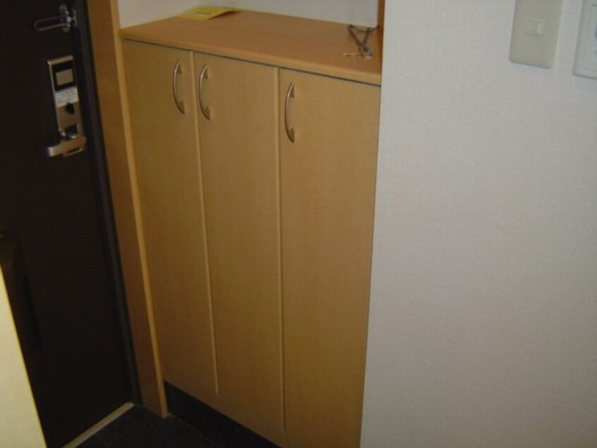 同仕様 阪和線・羽衣線/紀伊駅 バス8分山村下車:停歩3分 2階 築18年