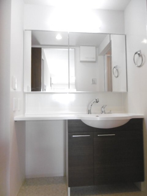  和歌山線/岩出駅 バス17分中島前島下車:停歩5分 2階 築7年