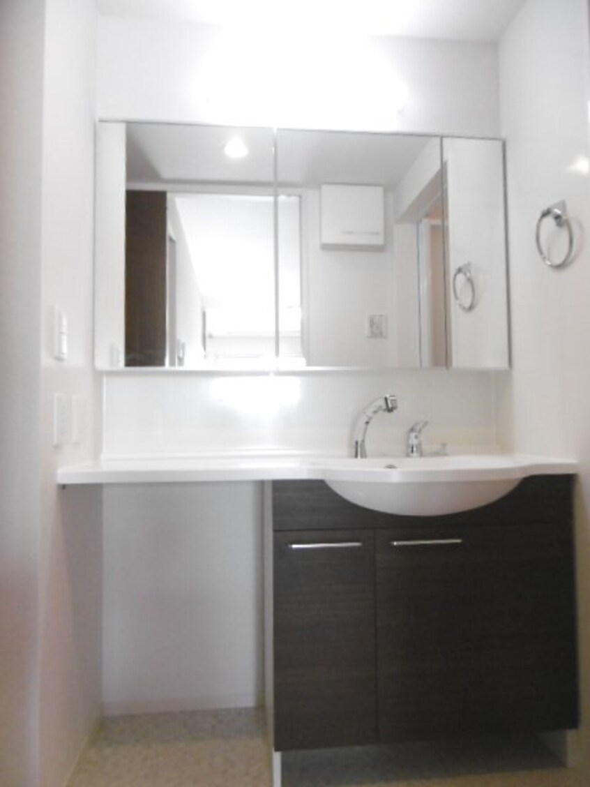  和歌山線/岩出駅 バス17分中島前島下車:停歩5分 2階 築7年