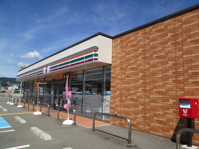 セブンイレブン 岩出中黒店様(コンビニ)まで711m クインス A