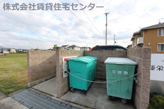  和歌山線/岩出駅 バス8分中黒西下車:停歩3分 2階 築15年