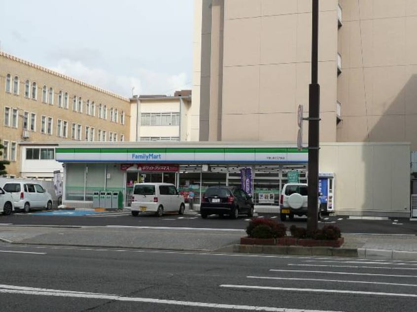 ファミリーマート和歌山県庁正門前店様(コンビニ)まで530m 南海本線/和歌山市駅 バス4分県庁前下車:停歩4分 1階 築9年