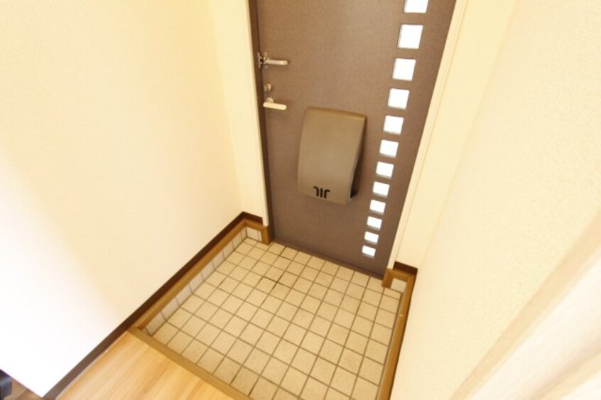 同仕様 和歌山線/岩出駅 バス17分うぐいす台下車:停歩4分 2階 築32年