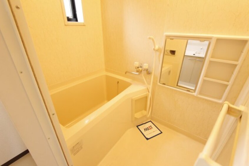 同仕様 和歌山線/岩出駅 バス17分うぐいす台下車:停歩4分 2階 築32年