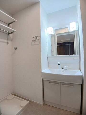  阪和線・羽衣線/紀伊駅 バス9分山村（和歌山県）下車:停歩6分 1階 1年未満