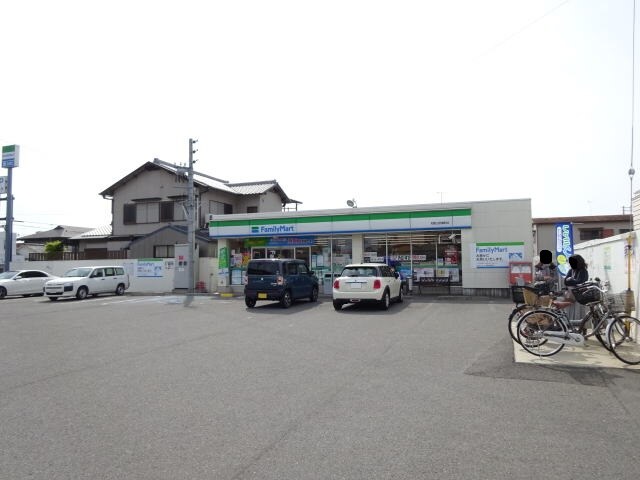 ファミリーマート 和歌山秋葉町店様(コンビニ)まで128m 南海本線/和歌山市駅 バス20分水軒口下車:停歩2分 2階 築16年