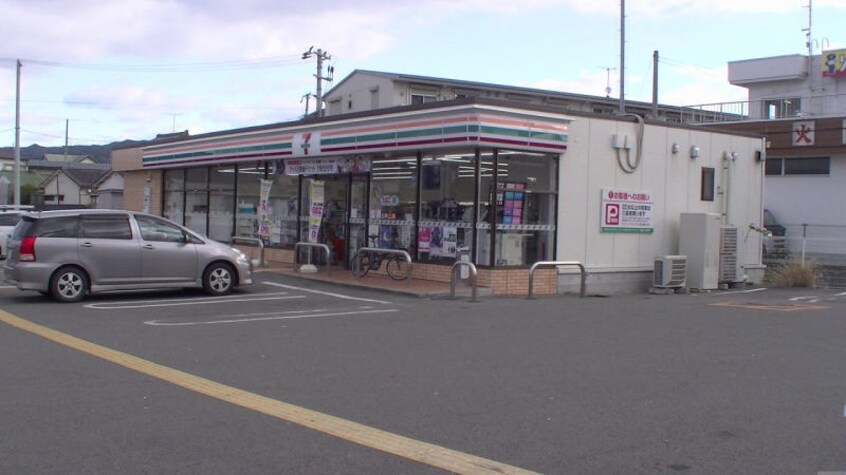 セブンイレブン 和歌山四ヶ郷店(コンビニ)まで671m 和歌山線/田井ノ瀬駅 徒歩27分 1階 築5年