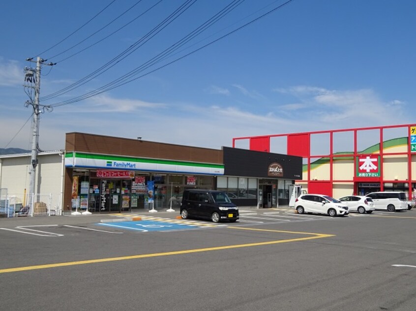 ファミリーマート 打田上野店様(コンビニ)まで514m 和歌山線/打田駅 徒歩10分 1階 築12年