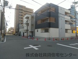 建築中