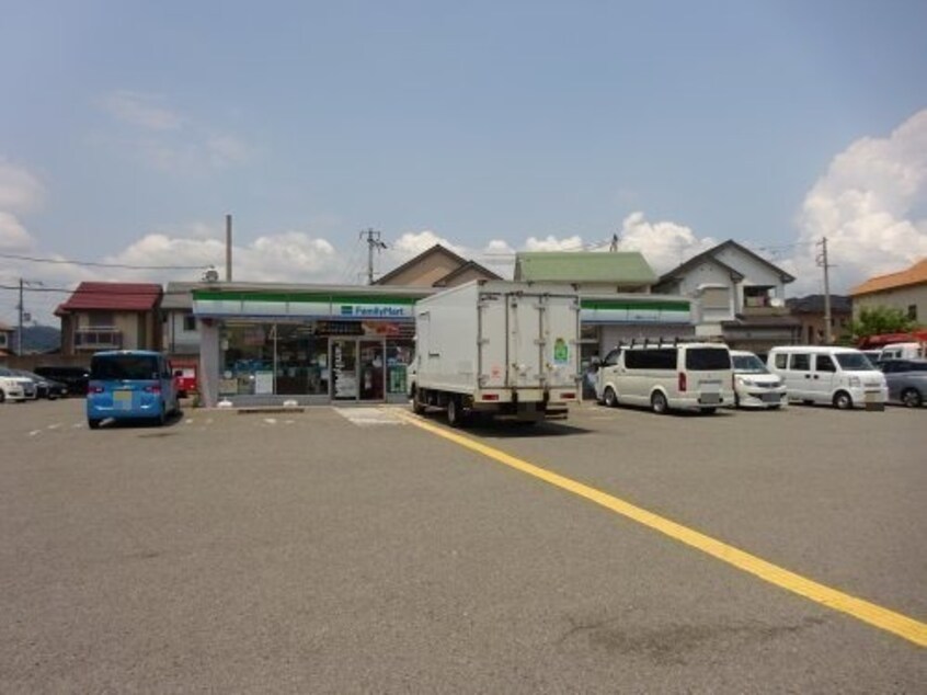 ファミリーマート和歌山インター店様(コンビニ)まで530m 和歌山線/田井ノ瀬駅 徒歩11分 1階 築11年