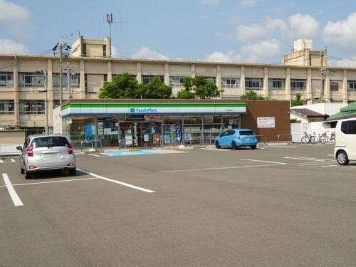 ファミリーマート和歌山榎原店様(コンビニ)まで612m 南海加太線/八幡前駅 徒歩18分 1階 築8年