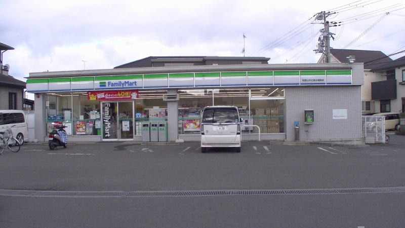 ファミリーマート和歌山中之島水道路店様(コンビニ)まで475m 阪和線・羽衣線/和歌山駅 徒歩12分 2階 築12年