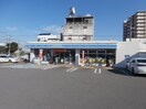 ローソン和歌山餌差町店様(コンビニ)まで671m 阪和線・羽衣線/和歌山駅 徒歩15分 1階 築15年