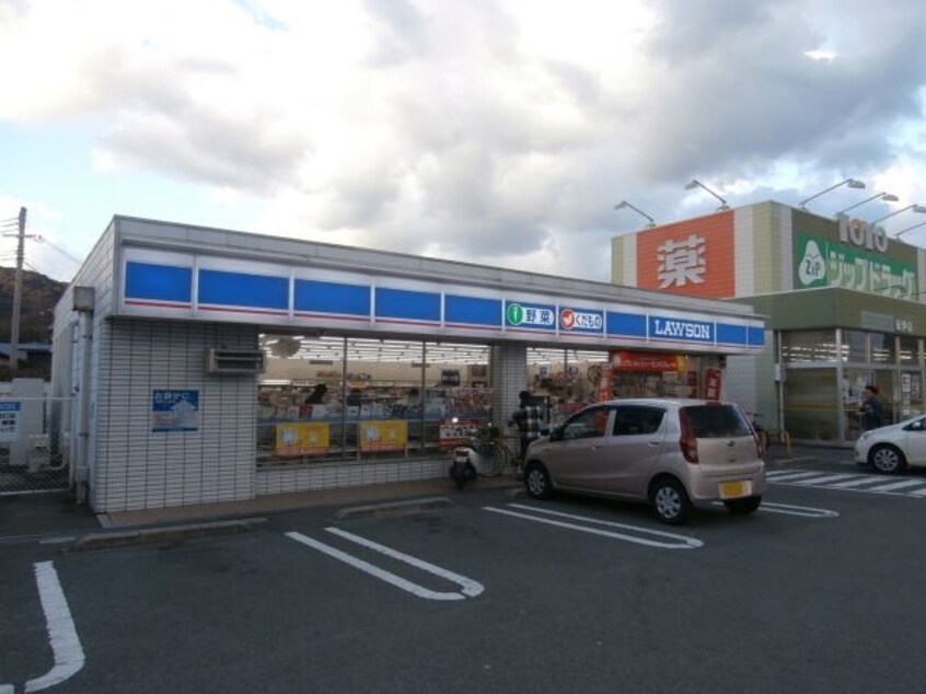 ローソン和歌山弘西店様(コンビニ)まで171m 阪和線・羽衣線/紀伊駅 徒歩8分 1階 築14年