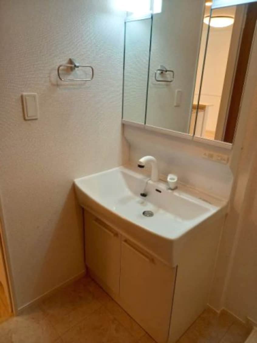 同仕様 和歌山線/岩出駅 バス15分さぎのせ公園下車:停歩6分 1階 建築中