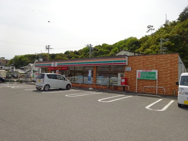 セブン-イレブン 和歌山塩屋店様(コンビニ)まで641m きのくに線・紀勢本線/宮前駅 徒歩29分 3階 築2年