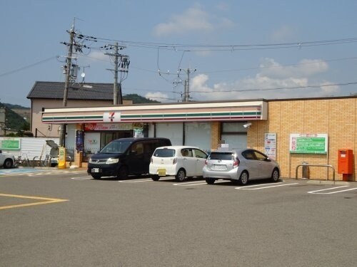 セブンイレブン和歌山梶取店様(コンビニ)まで838m 南海加太線/東松江駅 徒歩16分 1階 築8年