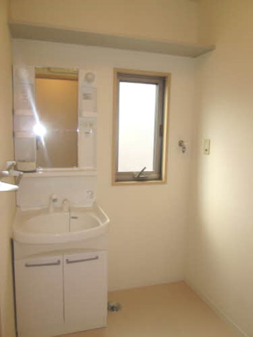  きのくに線・紀勢本線/和歌山駅 バス10分屋形町5丁目下車:停歩1分 2階 築18年