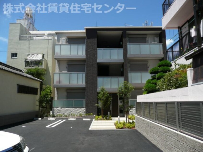  阪和線・羽衣線/和歌山駅 バス3分三木町新通下車:停歩4分 1階 築10年