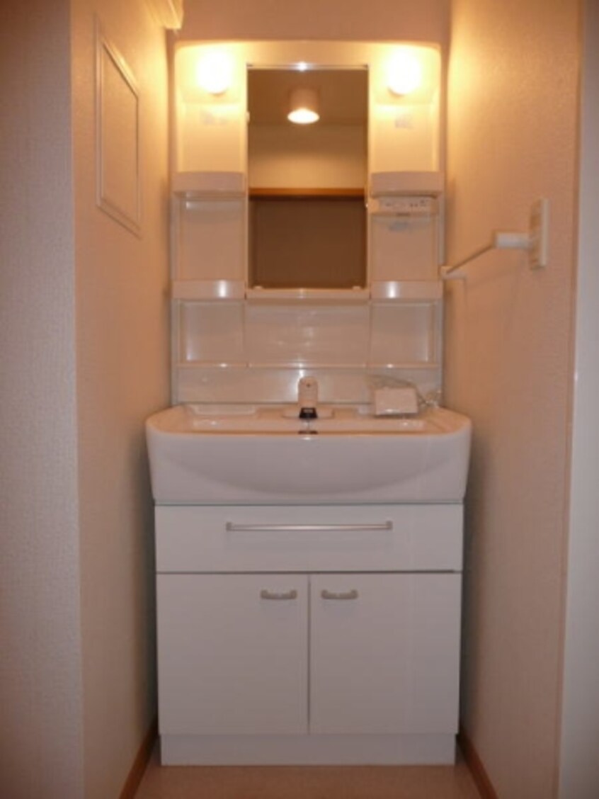  南海本線/和歌山市駅 バス16分栗栖下車:停歩7分 2階 築17年