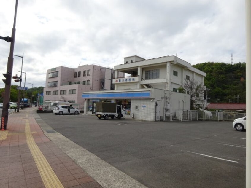 ローソン 海南船尾店様(コンビニ)まで957m きのくに線・紀勢本線/黒江駅 バス18分浜の宮下車:停歩4分 1階 築7年