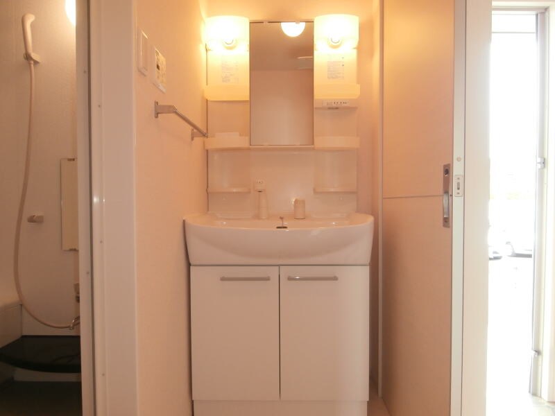 同仕様 阪和線・羽衣線/和歌山駅 バス11分南中島下車:停歩11分 1階 築16年