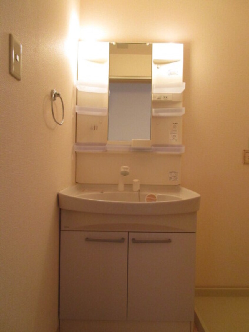  阪和線・羽衣線/和歌山駅 バス30分浜の宮下車:停歩2分 2階 築21年