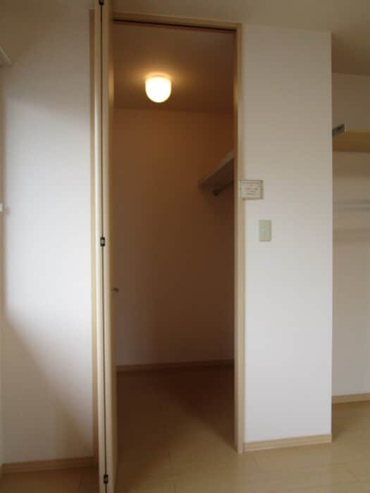  阪和線・羽衣線/和歌山駅 バス30分浜の宮下車:停歩2分 2階 築21年