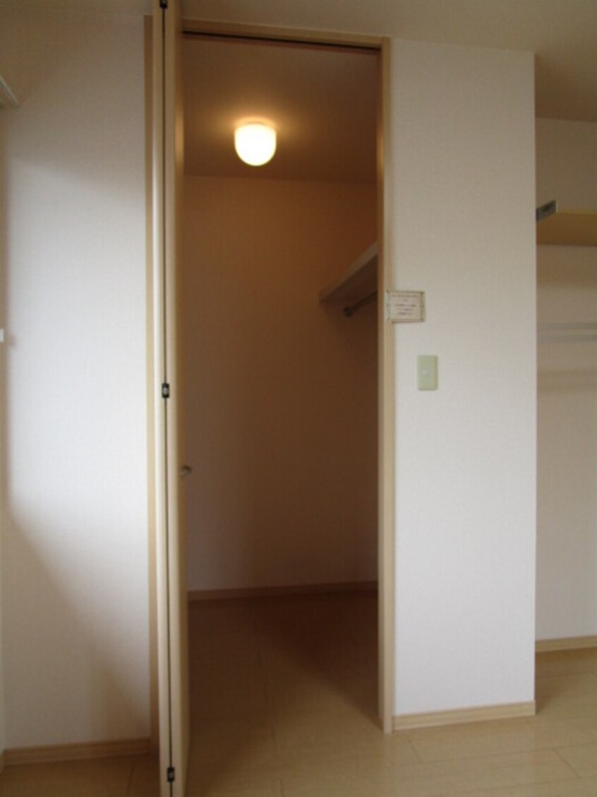  阪和線・羽衣線/和歌山駅 バス30分浜の宮下車:停歩2分 2階 築21年