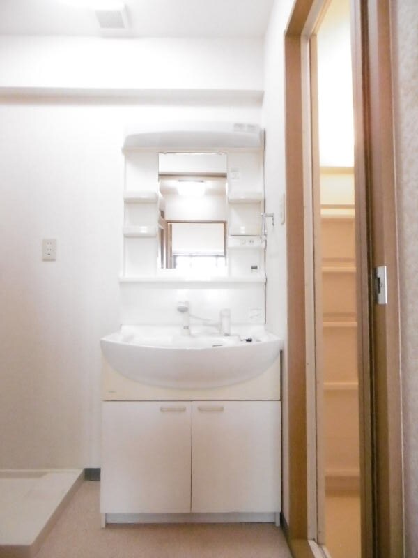 同仕様 阪和線・羽衣線/紀伊駅 バス15分西安上下車:停歩8分 3階 築24年