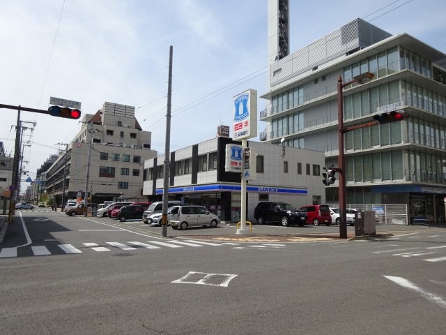 ローソン 和歌山十一番丁店様(コンビニ)まで261m ヤマトマンション