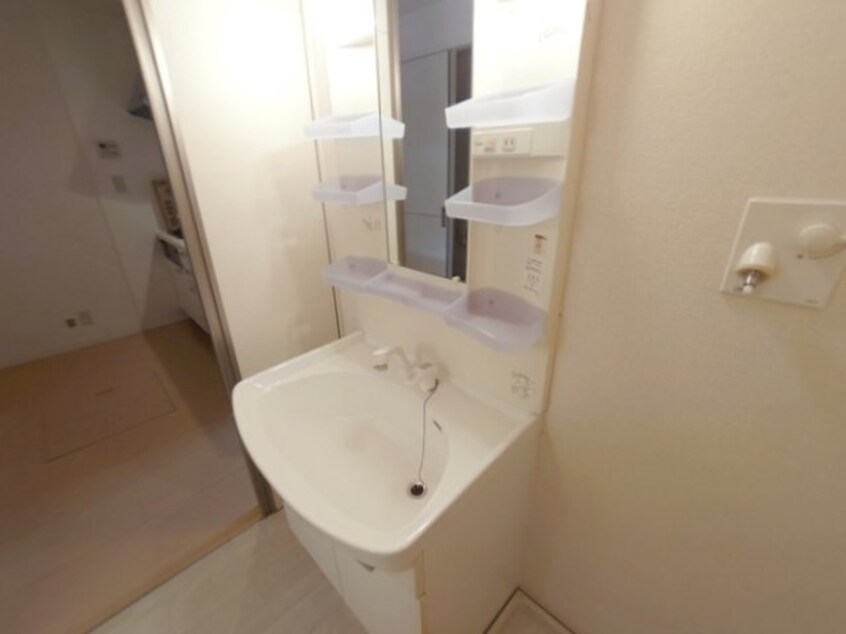  阪和線・羽衣線/六十谷駅 バス12分楠見行者前下車:停歩3分 1階 築20年