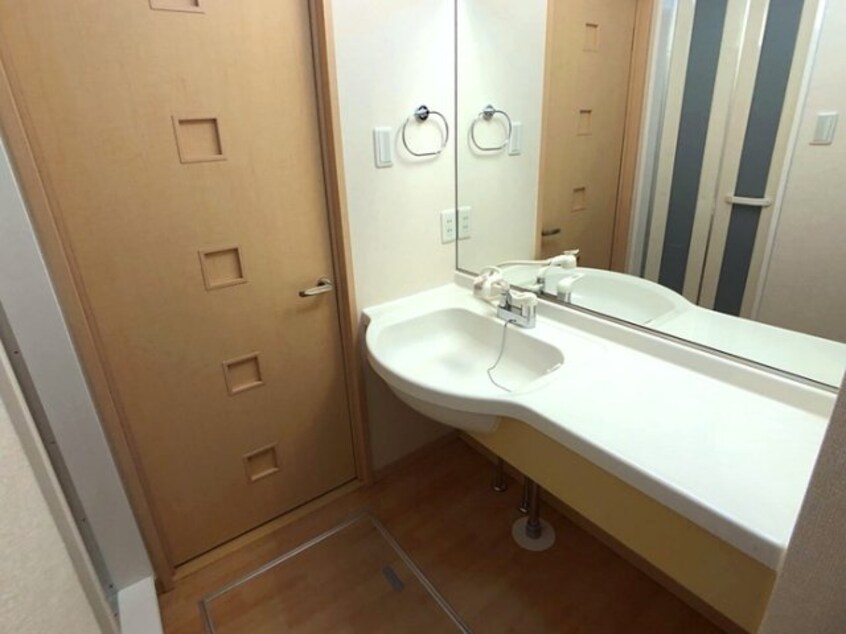  阪和線・羽衣線/和歌山駅 バス10分雄松町三丁目下車:停歩5分 2階 築20年