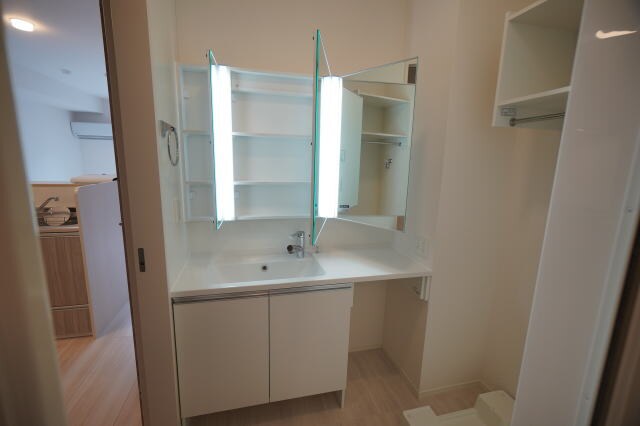 同仕様 南海本線/和歌山市駅 バス15分小二里下車:停歩3分 1階 築4年