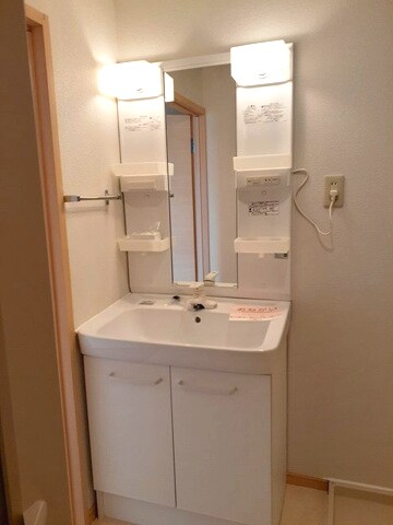 同仕様 阪和線・羽衣線/紀伊駅 バス10分山村下車:停歩5分 2階 築30年