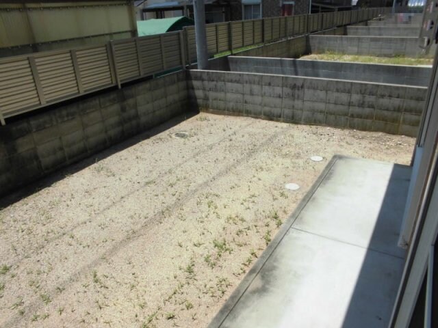 庭 南海加太線/西ノ庄駅 徒歩15分 1階 築17年