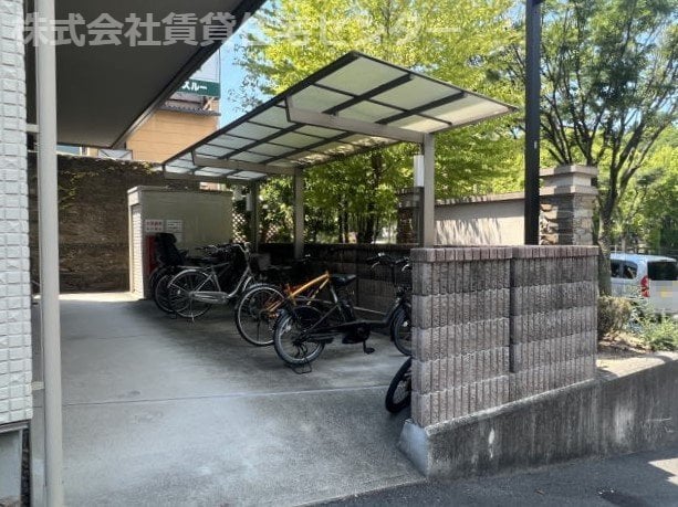  南海本線/和歌山市駅 バス4分県庁前下車:停歩4分 1階 築9年