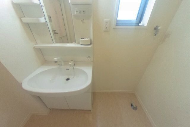  南海本線/和歌山市駅 バス13分堀止下車:停歩4分 1階 築13年