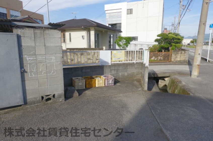  阪和線・羽衣線/紀伊駅 バス15分中迫下車:停歩5分 1階 築35年