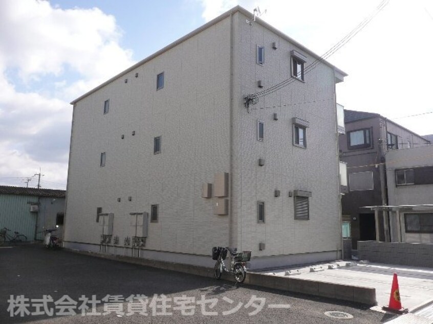  南海本線/和歌山市駅 バス15分堀止下車:停歩3分 1階 築9年