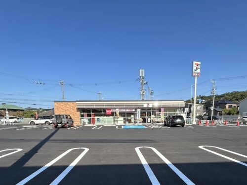 セブンイレブン和歌浦中店様(コンビニ)まで380m 南海本線/和歌山市駅 バス20分新和歌浦口下車:停歩13分 1階 築16年