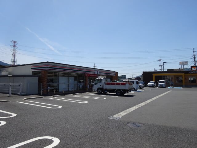 セブンイレブン 高野口町大野店様(コンビニ)まで507m 和歌山線/高野口駅 徒歩9分 2階 築21年