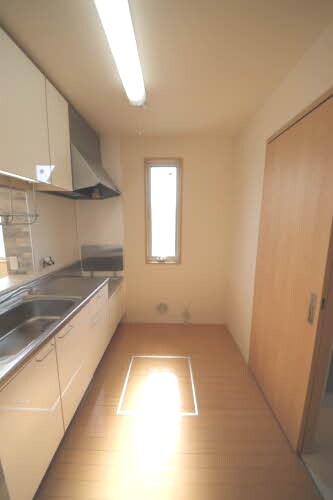  阪和線・羽衣線/紀伊駅 バス13分根来西下車:停歩10分 1階 築15年