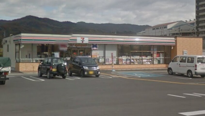 セブンイレブン 和歌山平岡店様(コンビニ)まで1473m 阪和線・羽衣線/紀伊駅 徒歩28分 1階 築16年