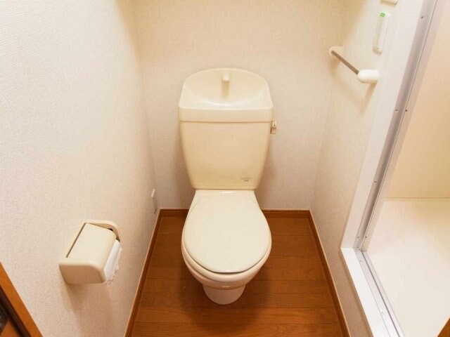 一人暮らしに嬉しいバス・トイレ独立タイプ♪ レオパレスコスモーＳ