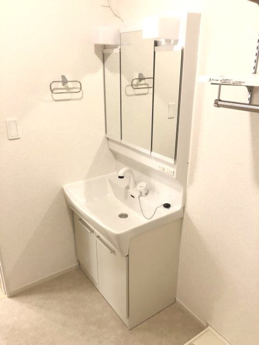 同仕様 きのくに線・紀勢本線/紀三井寺駅 徒歩6分 2階 1年未満